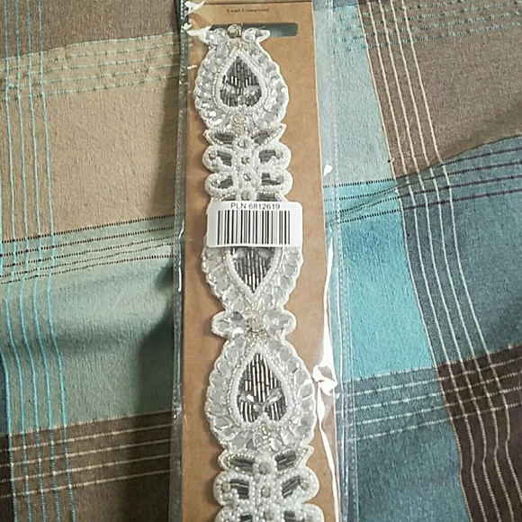 White belt with embellishments - Picture 3 of 7