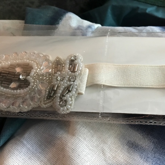 White belt with embellishments - Picture 5 of 7