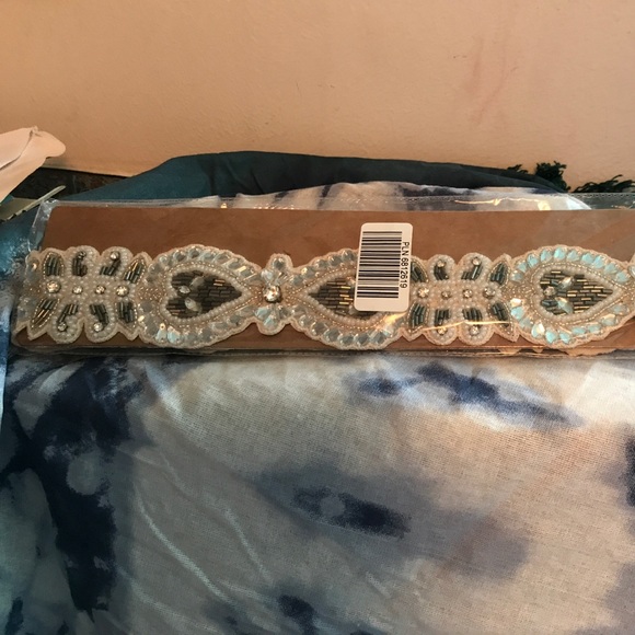 White belt with embellishments - Picture 7 of 7