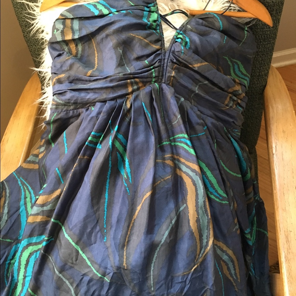 Perfect spring/summer occasion dress.