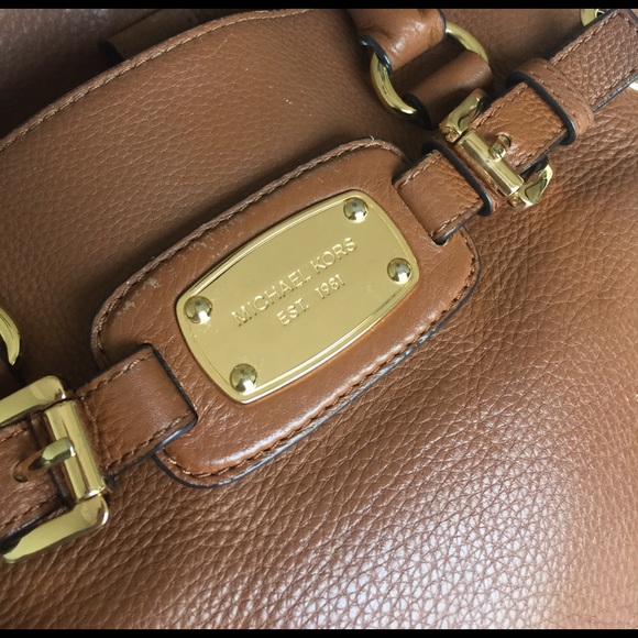 MICHAE KORS: ALL LEATHER!! - Picture 2 of 4