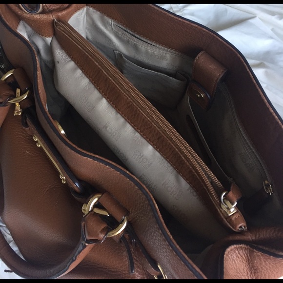 MICHAE KORS: ALL LEATHER!! - Picture 4 of 4