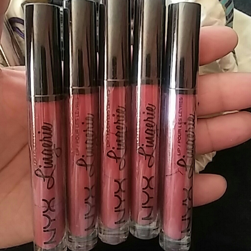 NYX LIP LINGERIE