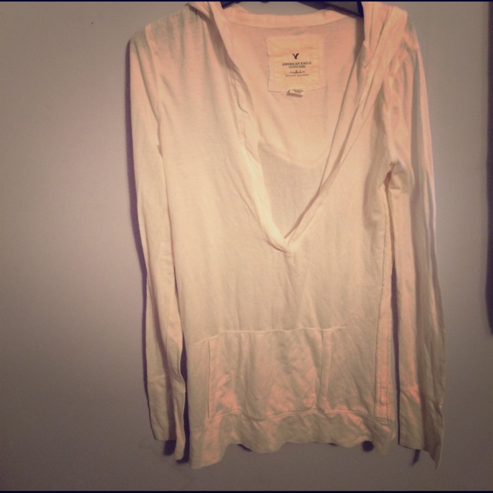 AE white vneck long sleeve HoodieSize M
