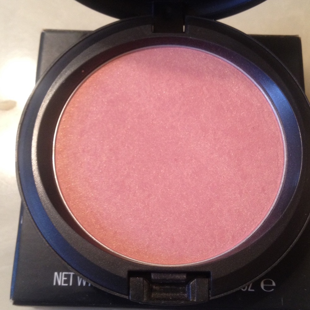 Mac Cosmetics Beauty Powder in Shell Pearl