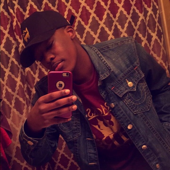 Meet your Posher, Evander - Picture 1 of 1