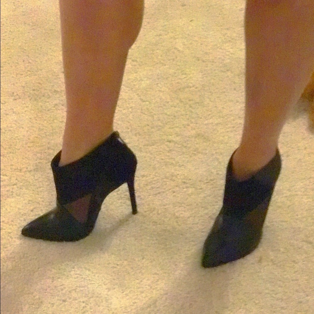 Schutz suede and mesh bootie like new