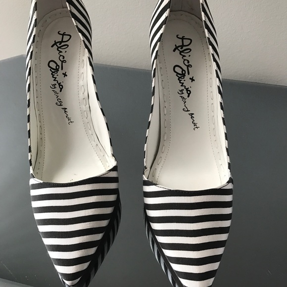 **SOLD** Alice and Olivia Striped Dina Pump - Picture 1 of 6