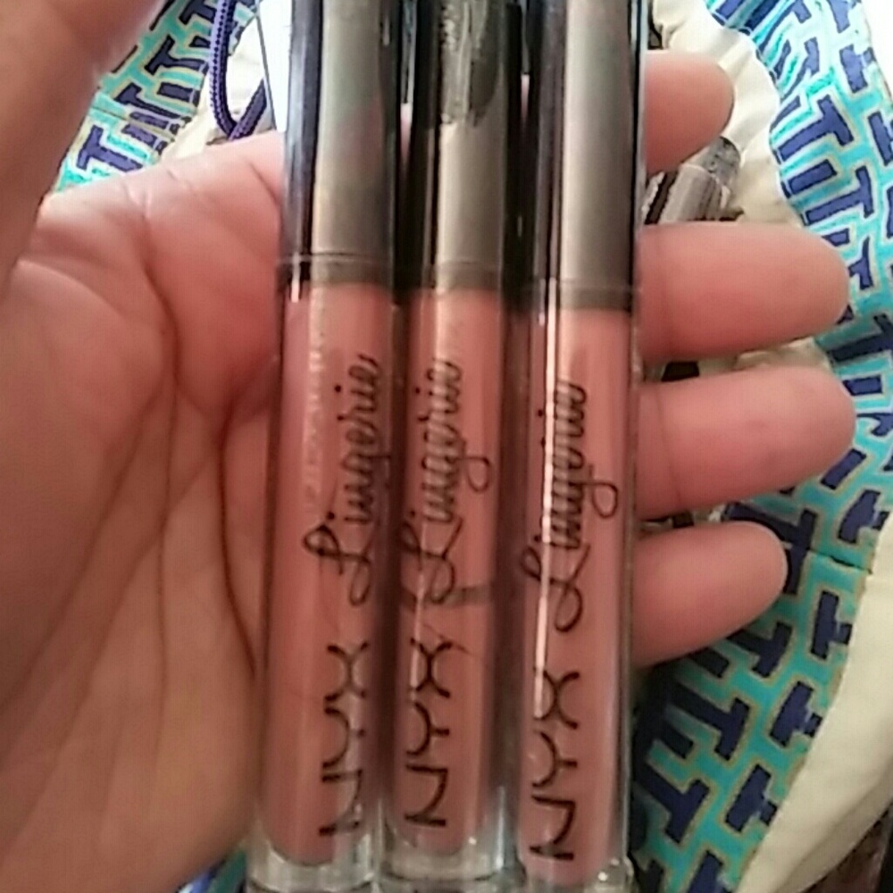 NYX LIP LINGERIE