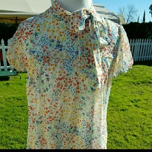 Floral Bow Blouse! ! Perfect for spring !