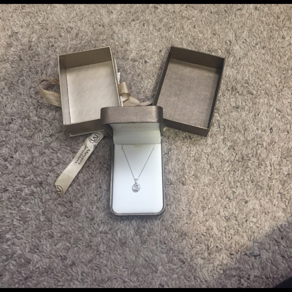 New dancing diamond necklace