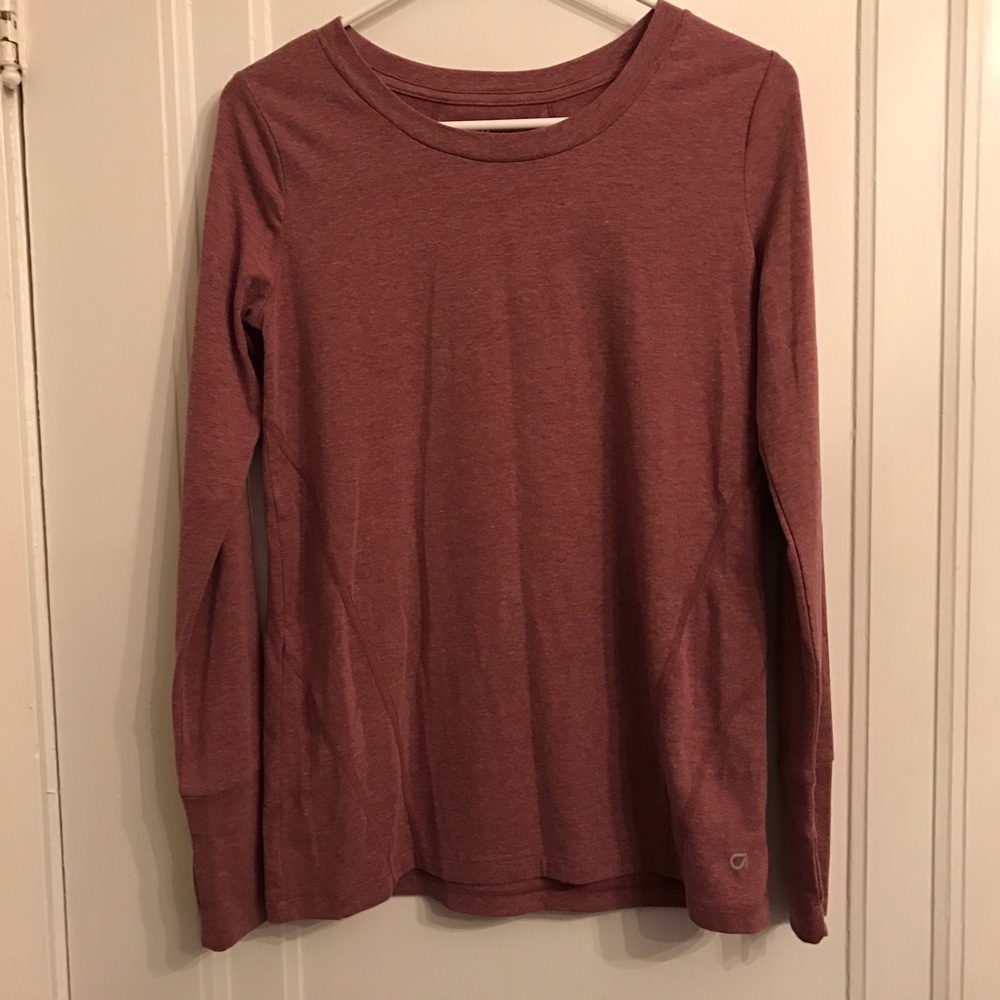 GAP Fit Long Sleeve Athletic Shirt w/Thumb Holes