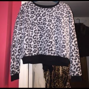 Snow leopard sweater crop ❄️