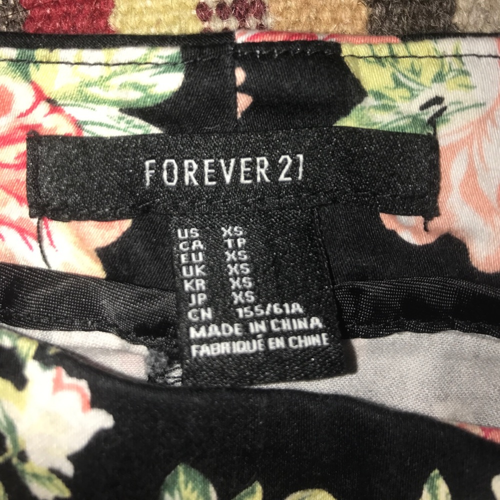 CUTE ROSY SHORTS 🌹 - Picture 3 of 3