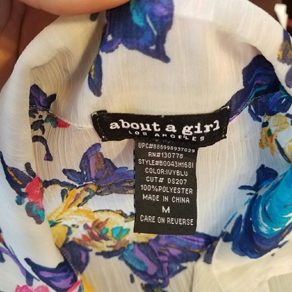 Beautiful floral button-up sheer blouse medium EUC - Picture 3 of 5