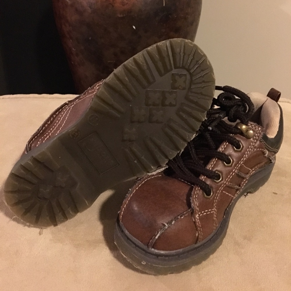 Boy's brown ankle boots