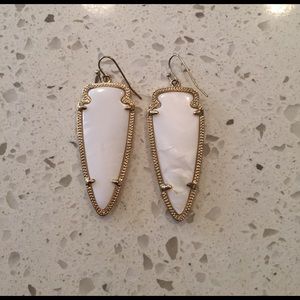 Kendra Scott Skylar Earrings in White Pearl