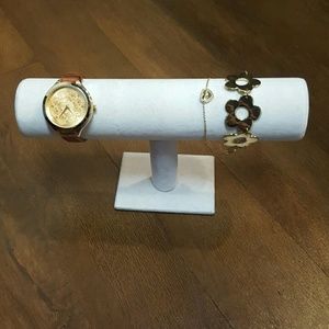 White Velvet Bracelet Holder