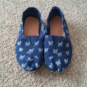 TOMS like Milwaukee Brewers shoes