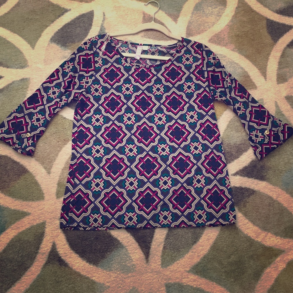 Colorful, fun 3/4 sleeved shirt