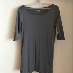 Snap button perfect fit gray top