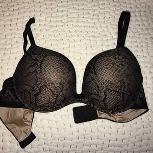 Victoria Secret's Plunge Bra-never worn