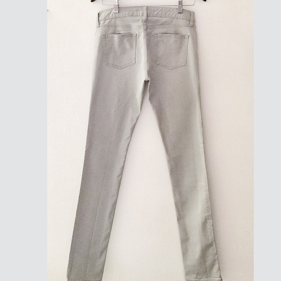 ✨UNIQLO Skinny Mid-Rise Jeans in Dusty Grey✨ - Picture 2 of 5