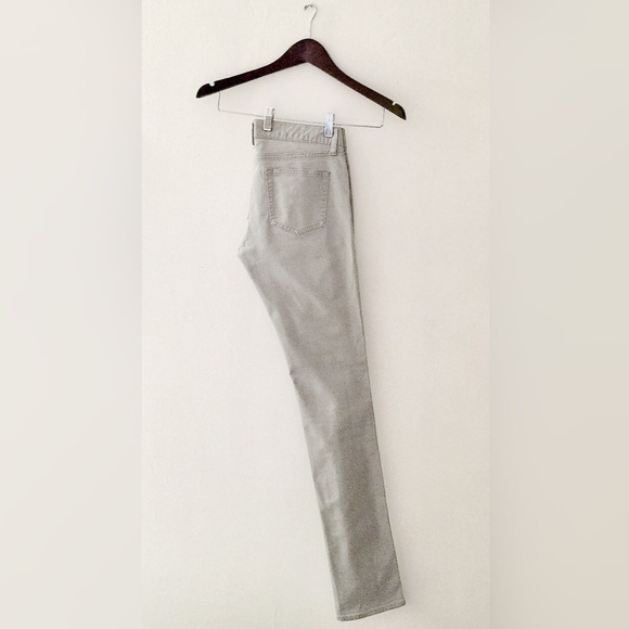 ✨UNIQLO Skinny Mid-Rise Jeans in Dusty Grey✨ - Picture 3 of 5