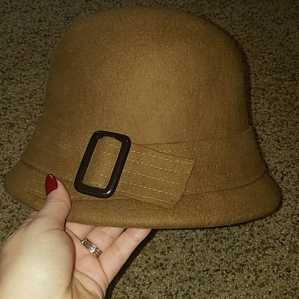 Adorable Nine West camel wool bucket hat