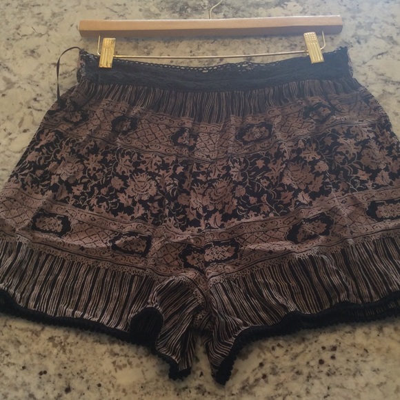 Shorts - Picture 3 of 3