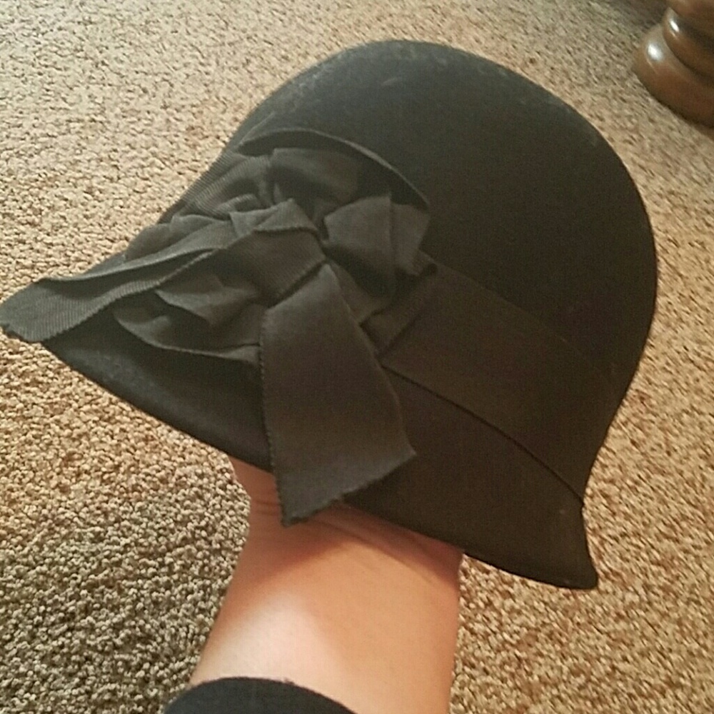 Black wool bucket hat