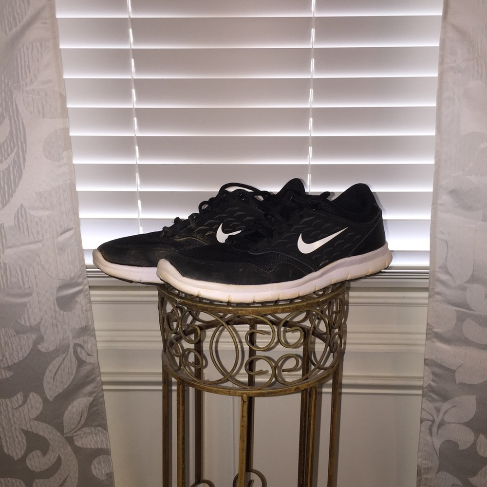 Nike tennis shoes