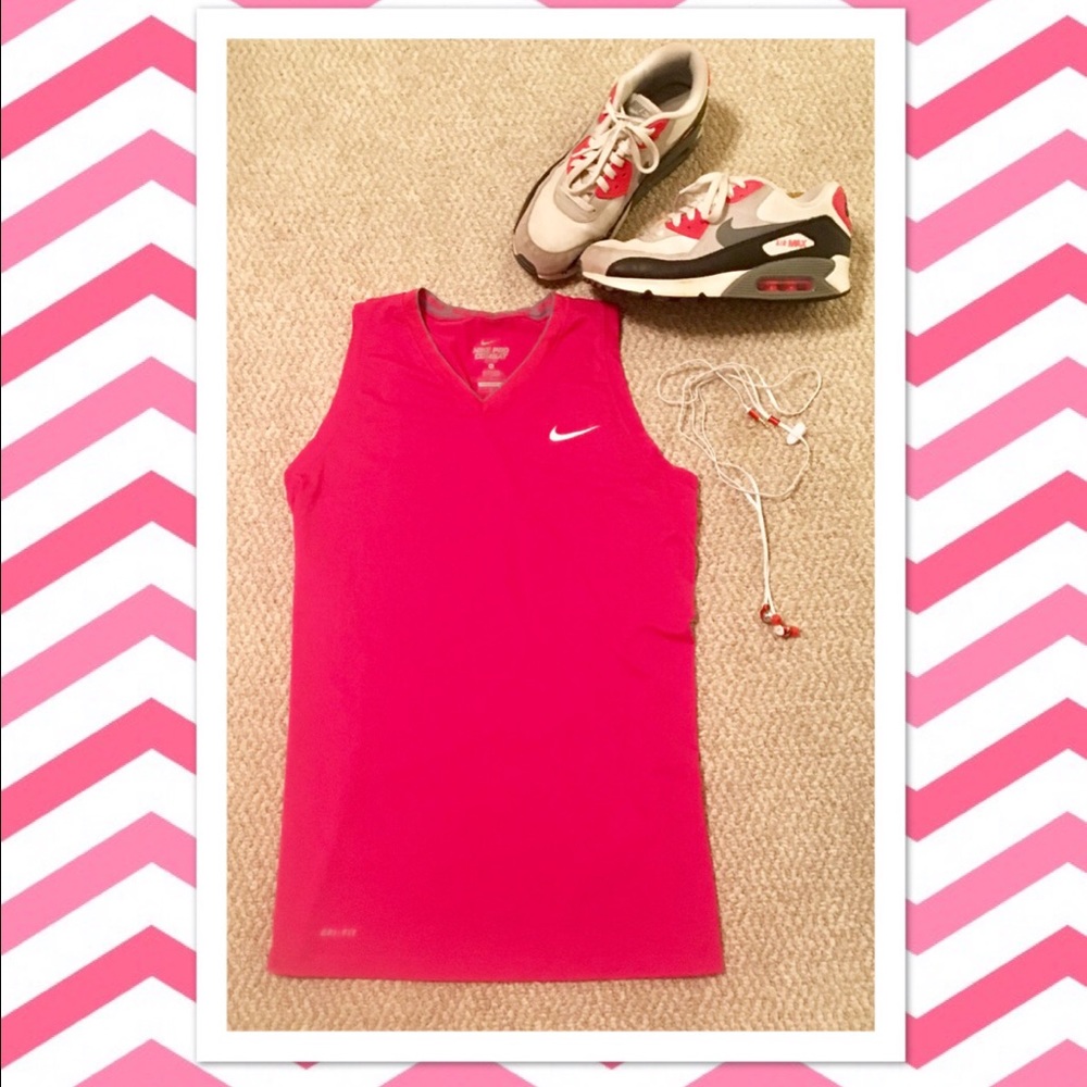 💕Hot pink Nike tank💕