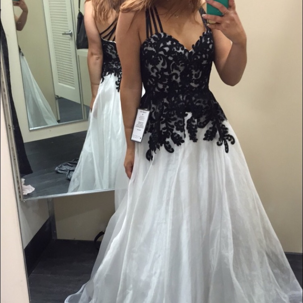 selling my prom dress