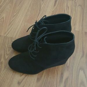 Like new Arizona booties