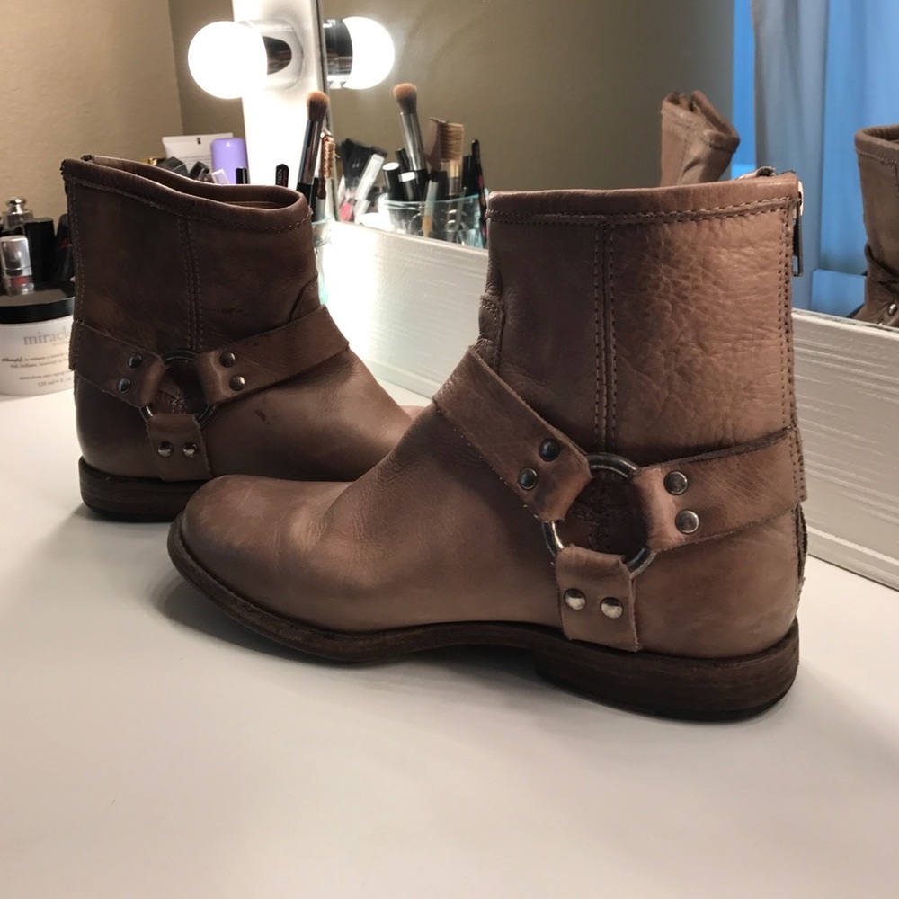 Well loved Frye boot