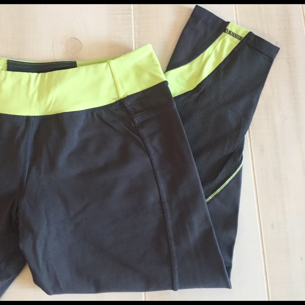 Kyodan capri workout leggings.  Size S