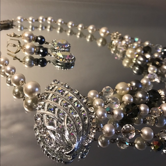 Lady Katherine Layered Pearl Necklace & Earrings - Picture 2 of 6