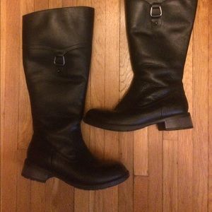 Black leather winter boots