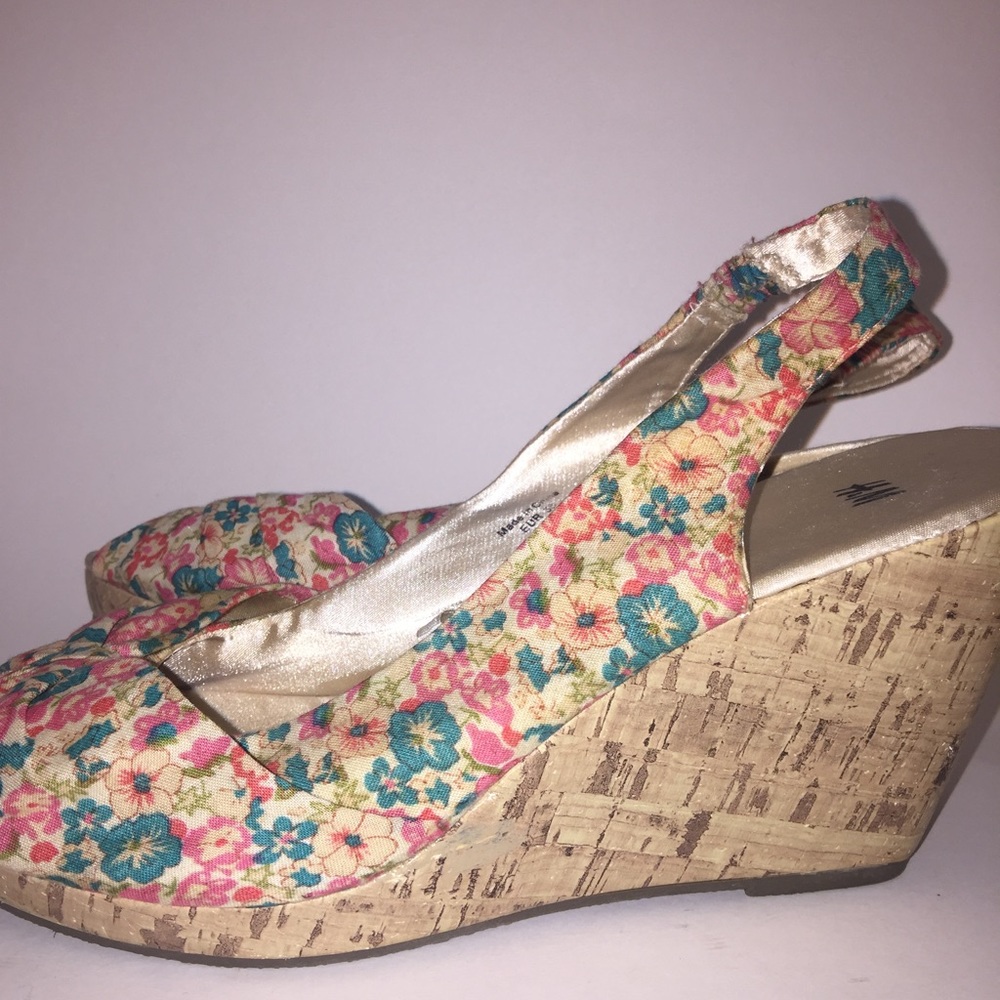 8) H&M Floral Peep Toe 3" Wedges Fabric Cork Sides