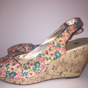 8) H&M Floral Peep Toe 3" Wedges Fabric Cork Sides