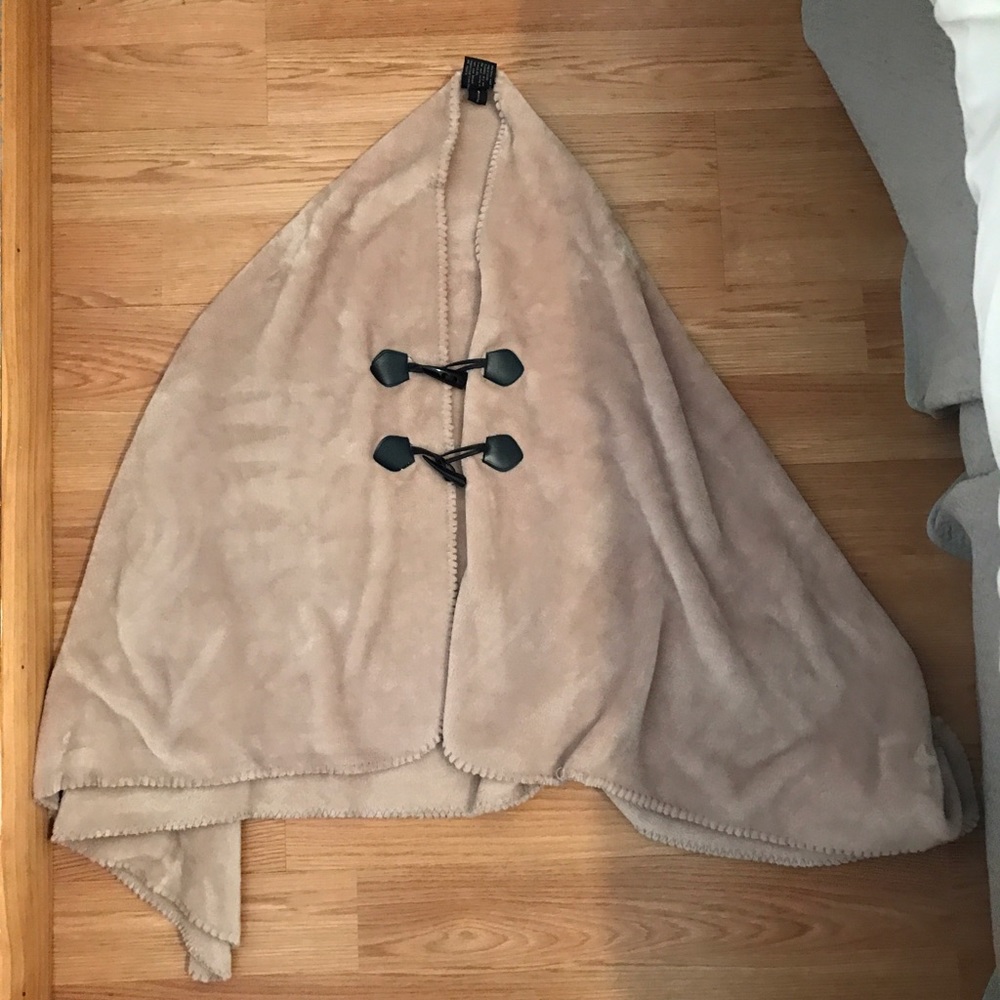 EUC blanket cape