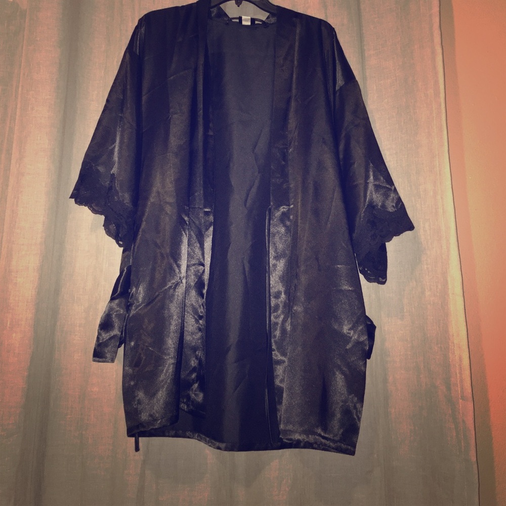Black robe, lace trim sleeve