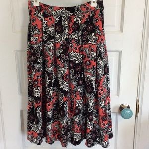 Gorgeous pleated skirt with pockets