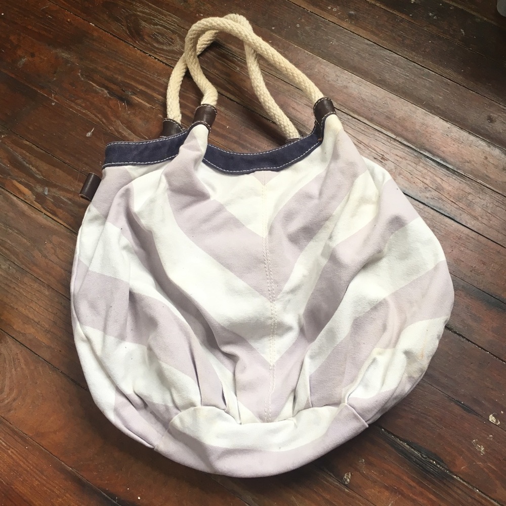 🚫🚫SOLD* WITH $20 PURCHASE🦄- America eagle tote
