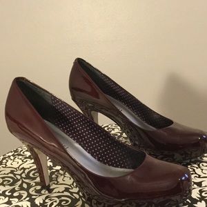 Sleek merlot heels