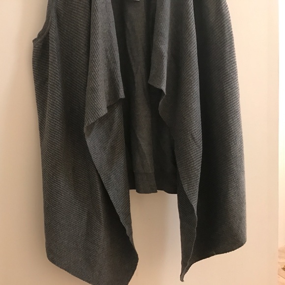 Apt 9. Vest - Picture 2 of 4