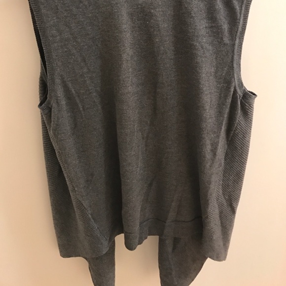 Apt 9. Vest - Picture 3 of 4