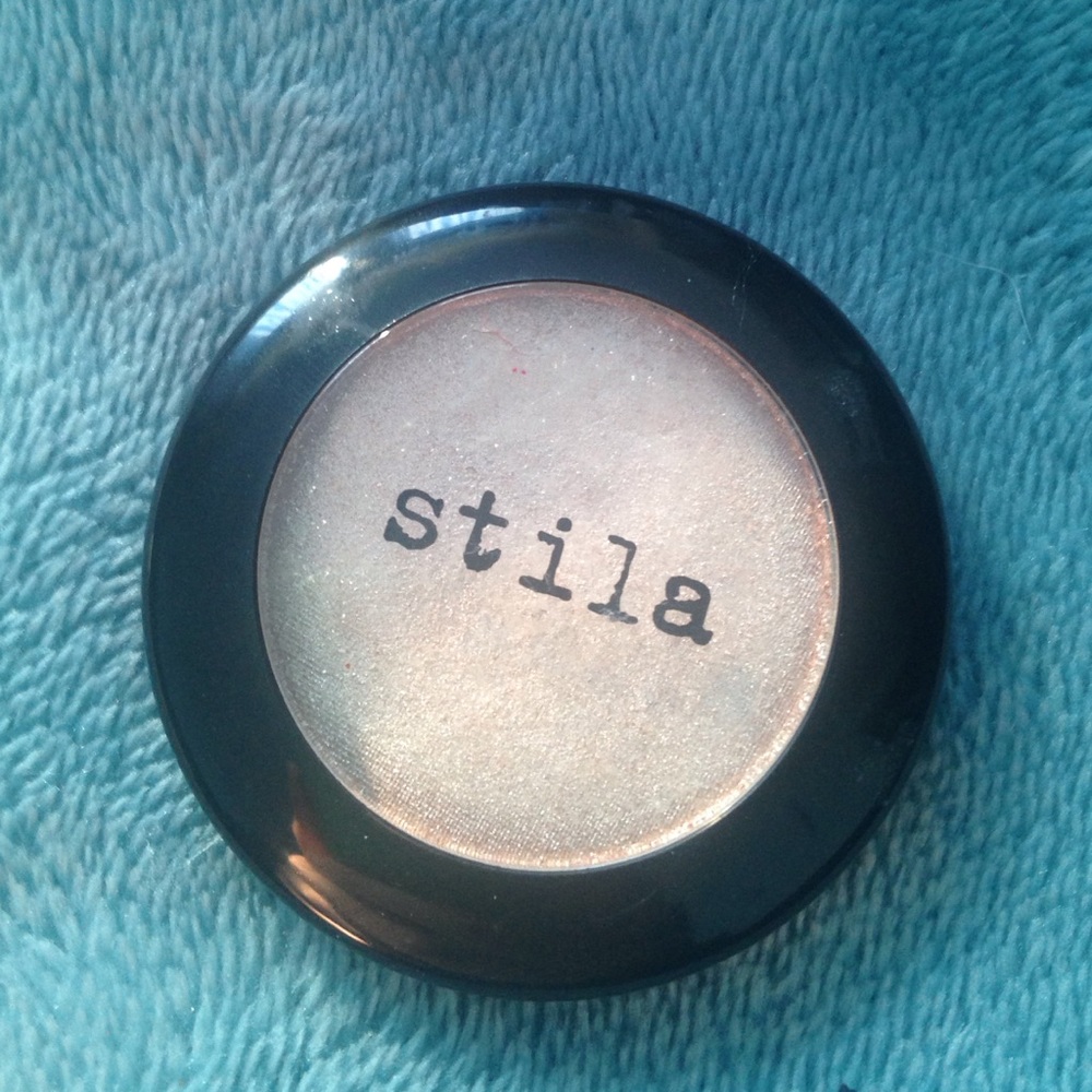 Single stila eyeshadow in kitten