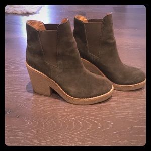 Gum sole, olive green suede platform Chelsea boot
